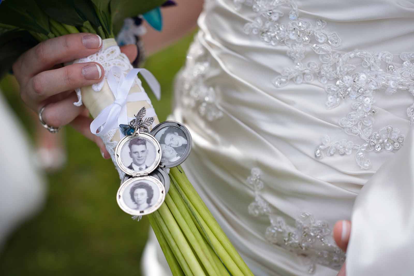Pictures of grandparents inside a locked tied to the bridal bouquet
